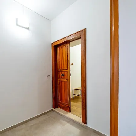 Guesthost - Bright And Modern アパート