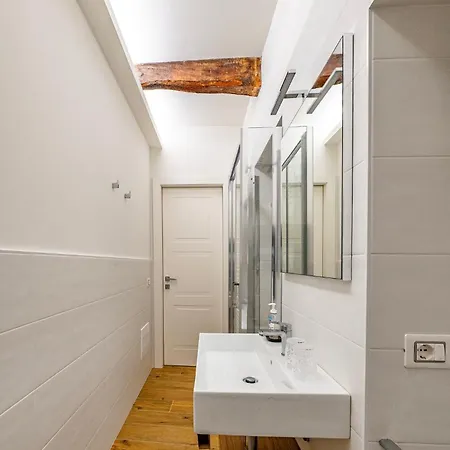 Guesthost - Bright And Modern アパート *