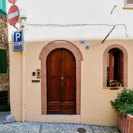 Guesthost - Bright And Modern Spoleto