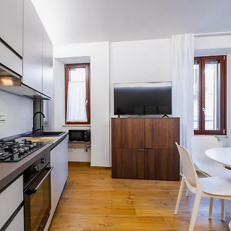 Guesthost - Bright And Modern アパート