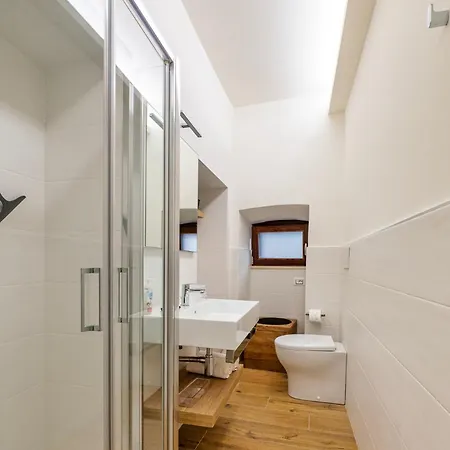 Guesthost - Bright And Modern アパート