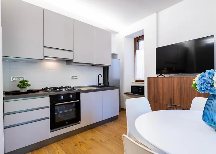 Guesthost - Bright And Modern