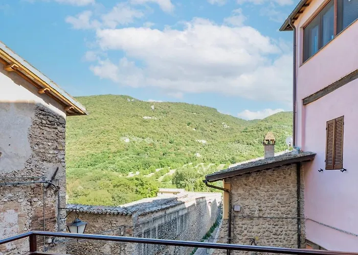 Guesthost - Bright And Modern Spoleto