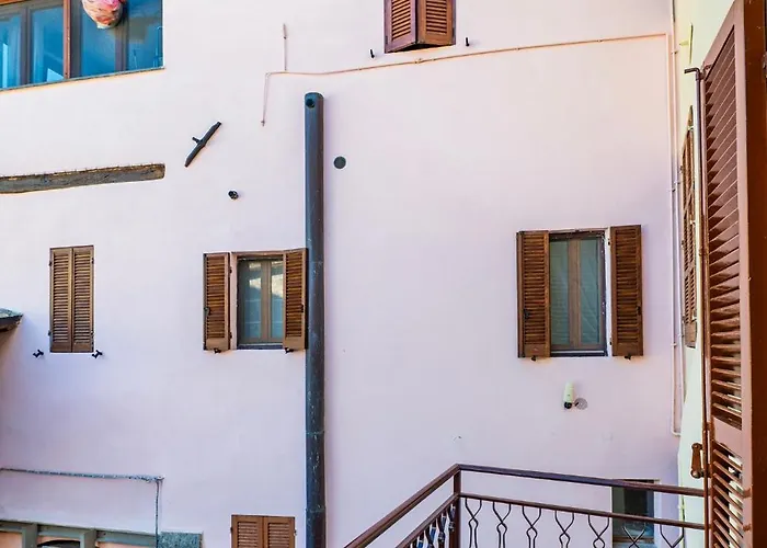 Guesthost - Bright And Modern *