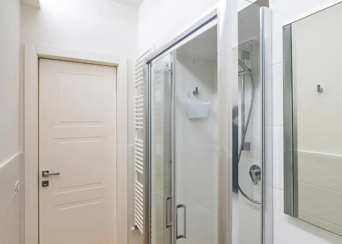 Guesthost - Bright And Modern Apartament